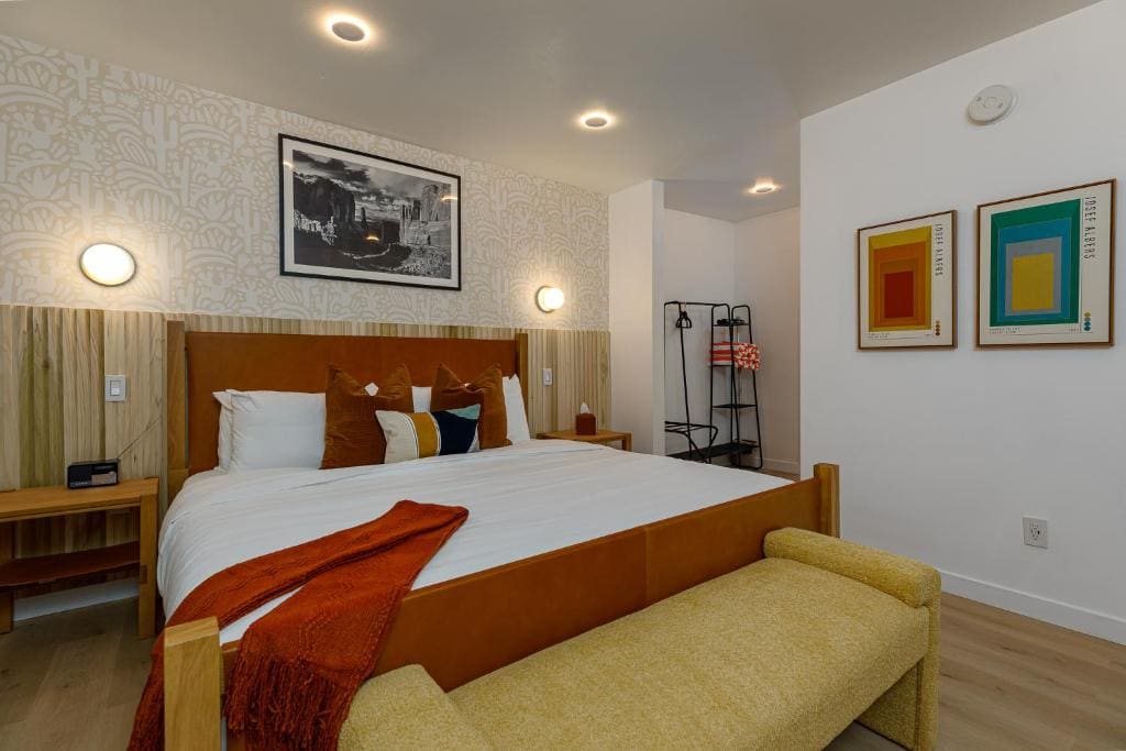 Standard King Room room - Image 3