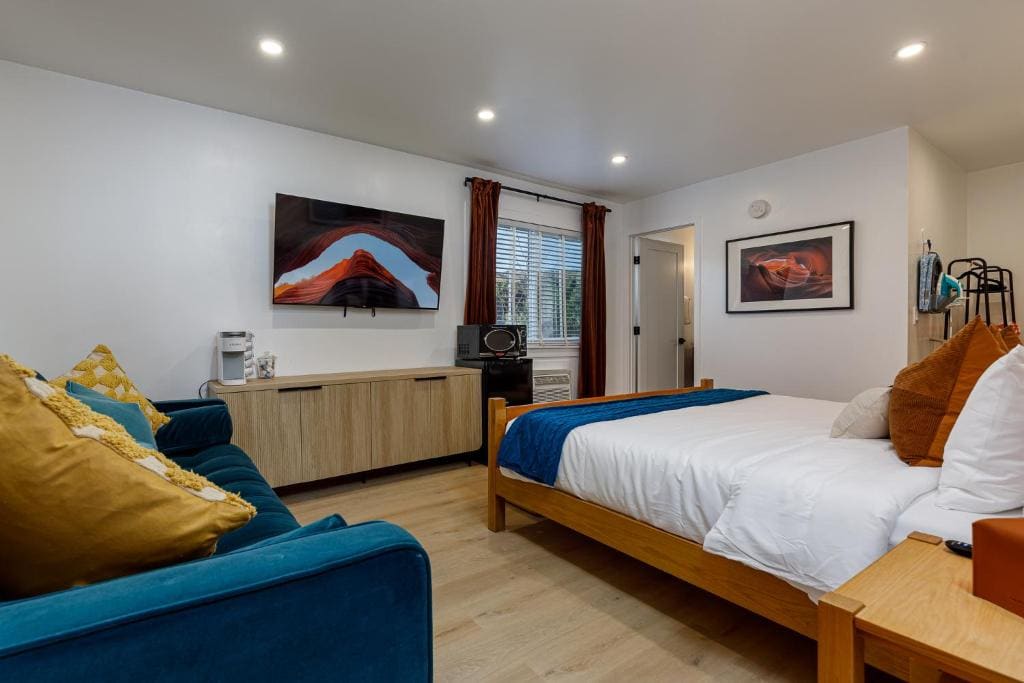 Deluxe King Room room - Image 3