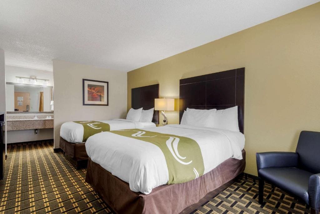 Double Room with Two Double Beds - Smoking room - Image 1