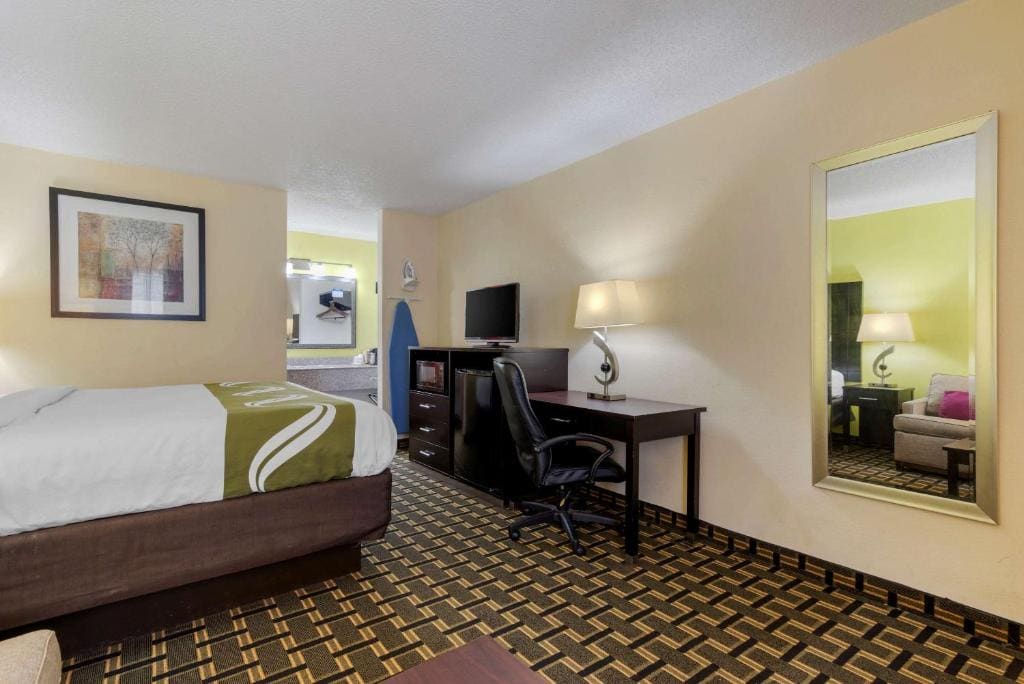 King Room - Non-Smoking room - Image 2