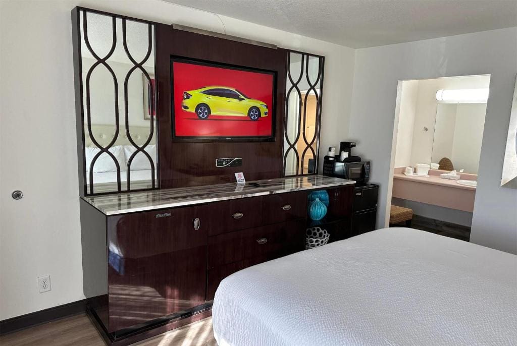 King Room - Mobility Access/Non-Smoking room - Image 1