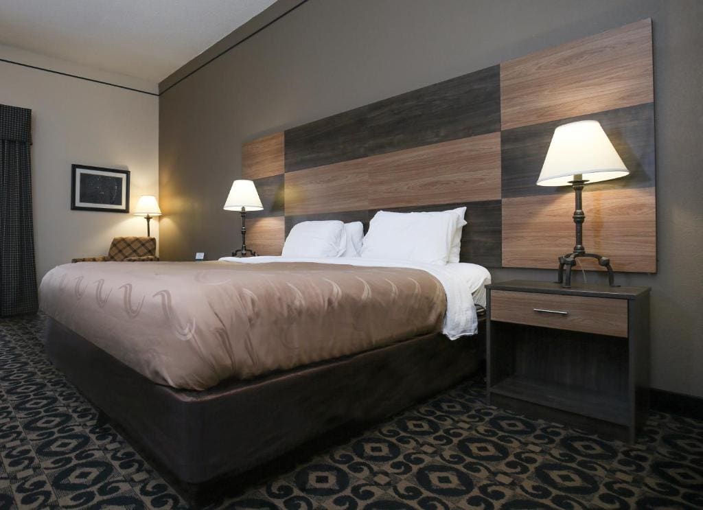 Standard King Room - Non-Smoking room - Image 1
