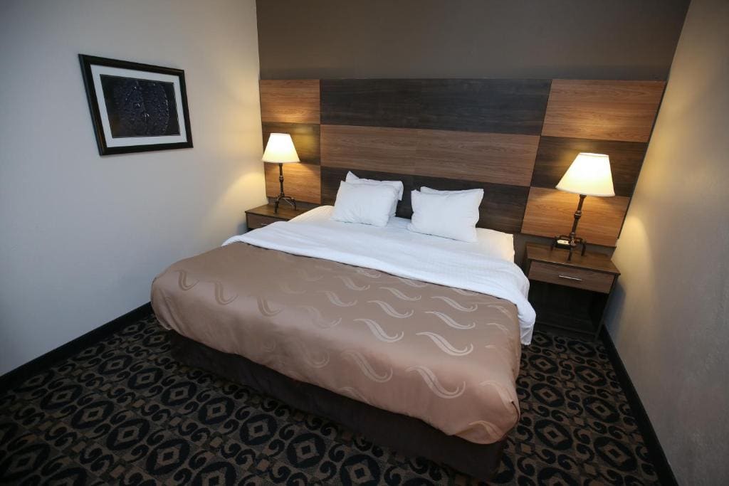 Standard King Room - Non-Smoking room - Image 2