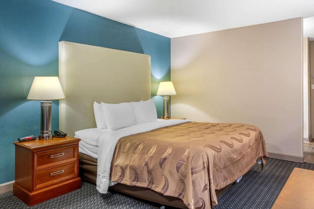 King Room - Accessible/Non-Smoking room - Image 1