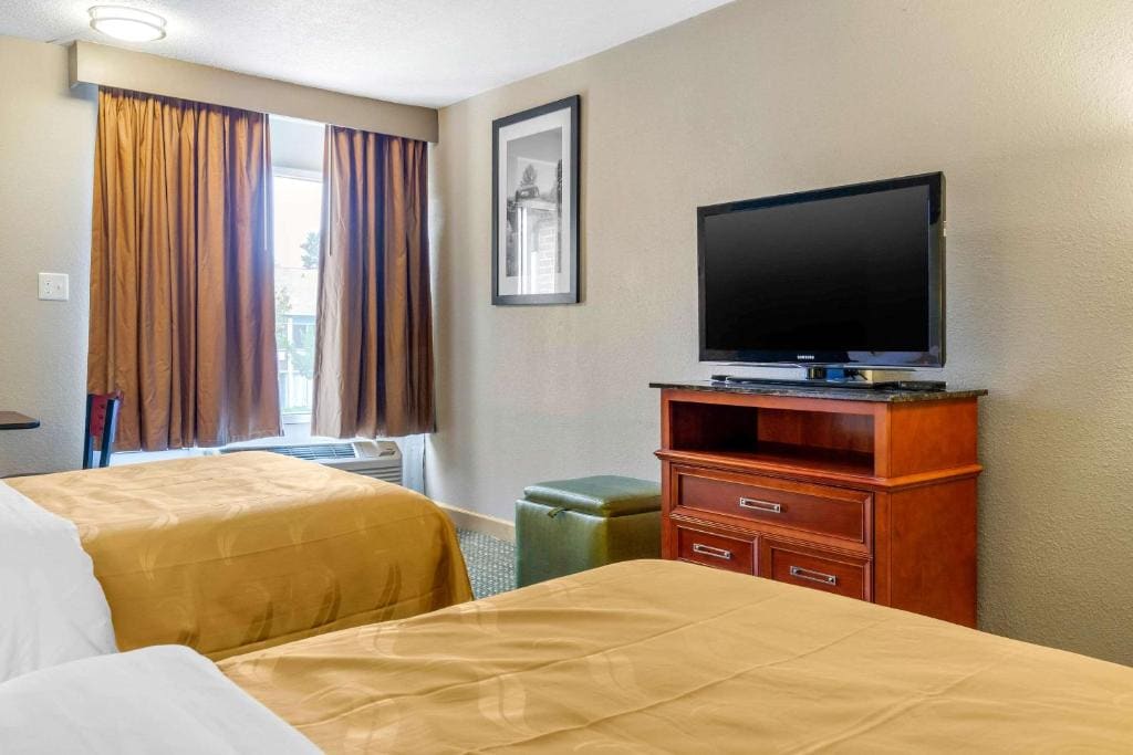 Double Room with Two Double Beds - Non-Smoking room - Image 3