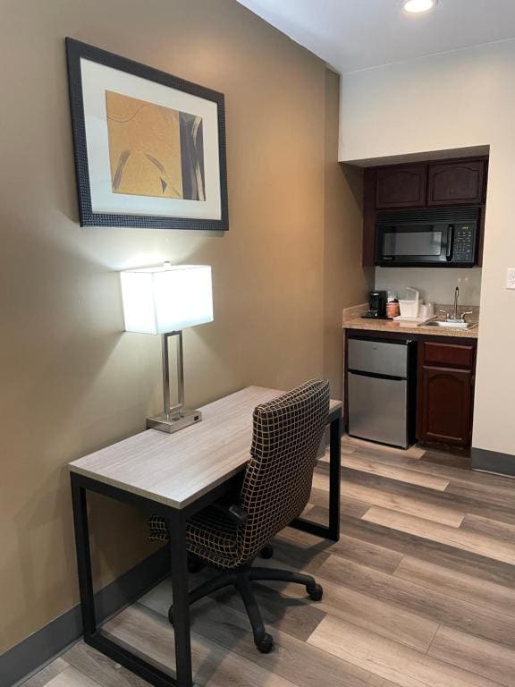 Two-Bedroom King Suite with Living Room - Non-Smoking room - Image 2