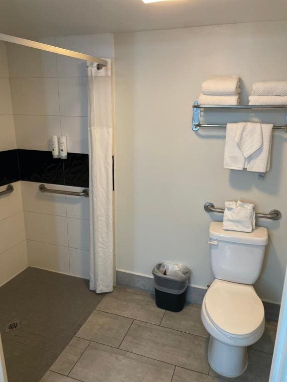 Queen Suite with Two Queen Beds and Roll in Shower - Accessible/Non-Smoking room - Image 1