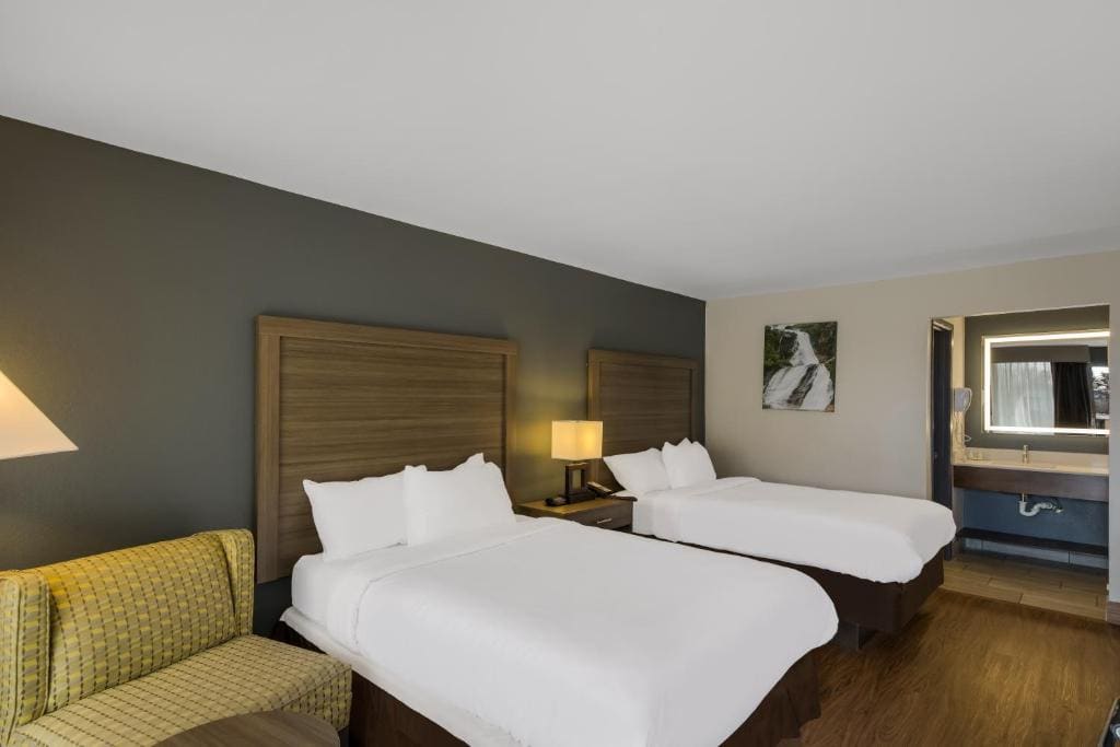 Standard Double Room with Two Double Beds - Non Smoking room - Image 2