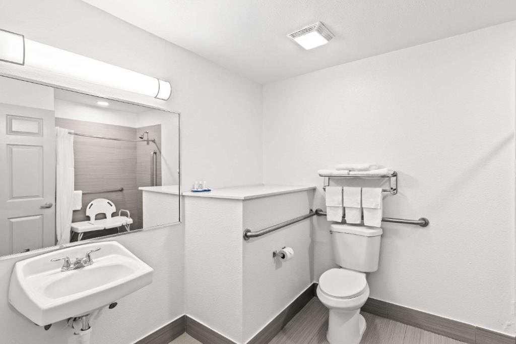 King Room - Accessible/Non-Smoking room - Image 3