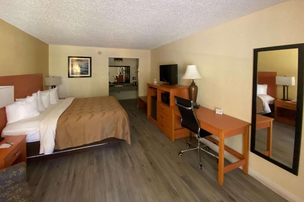 King Room - Non-Smoking room - Image 2