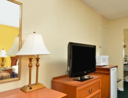 Queen Room with Two Queen Beds - Non-Smoking room - Image 1