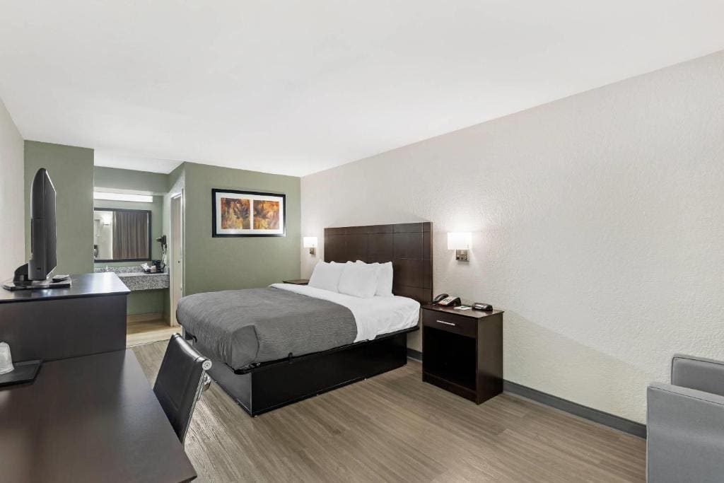 King Room - Accessible/Smoking room - Image 2
