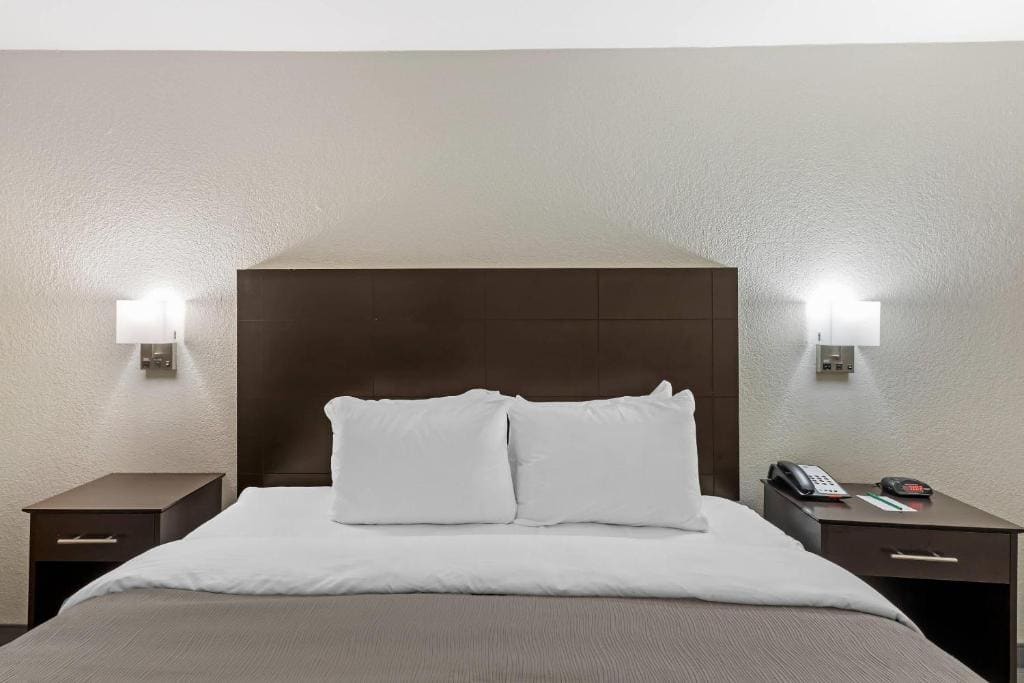 King Room - Accessible/Smoking room - Image 1
