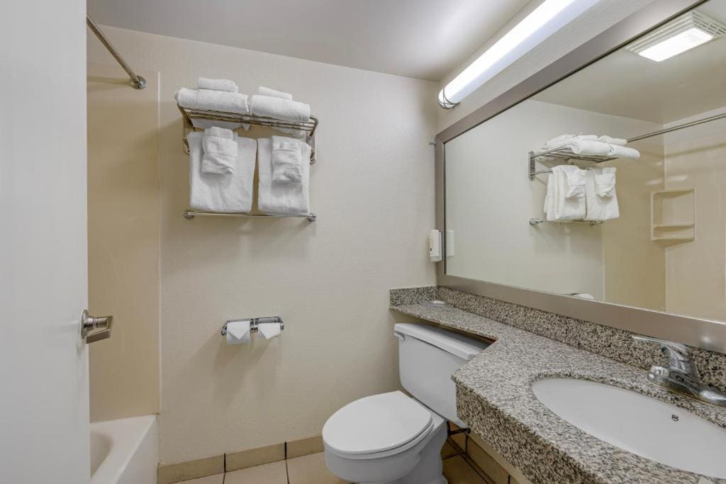 King Room - Non-Smoking room - Image 3