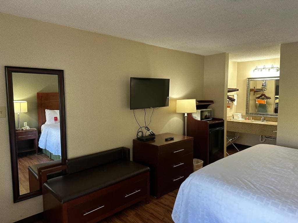 King Room - Non-Smoking room - Image 2
