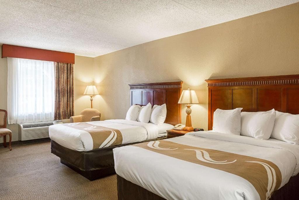 Double Room with Two Double Beds- Smoking room - Image 1