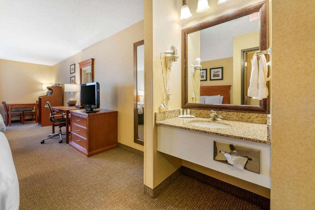 King Room - Non-Smoking room - Image 1