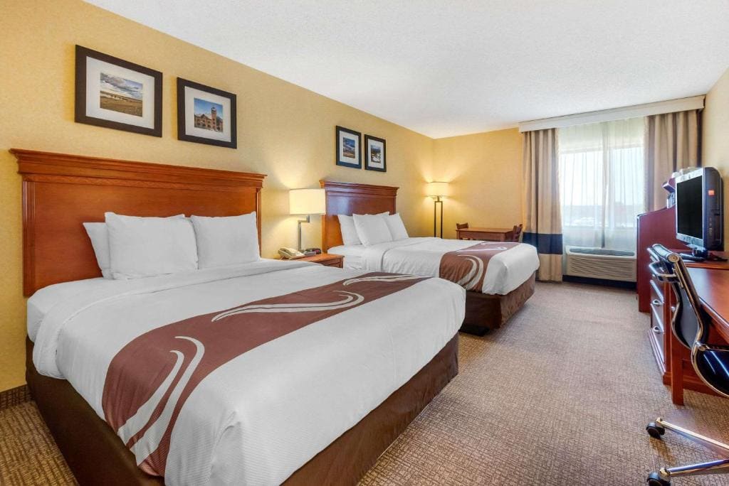 Queen Room with Two Queen Beds - Non-Smoking room - Image 1