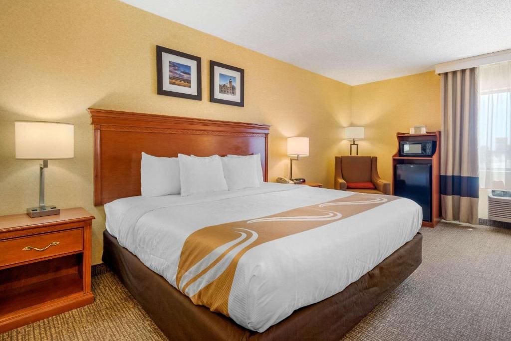 King Room - Accessible/Non-Smoking room - Image 2