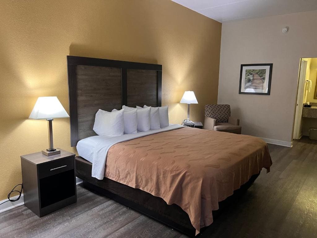 King Room - Non-Smoking room - Image 1