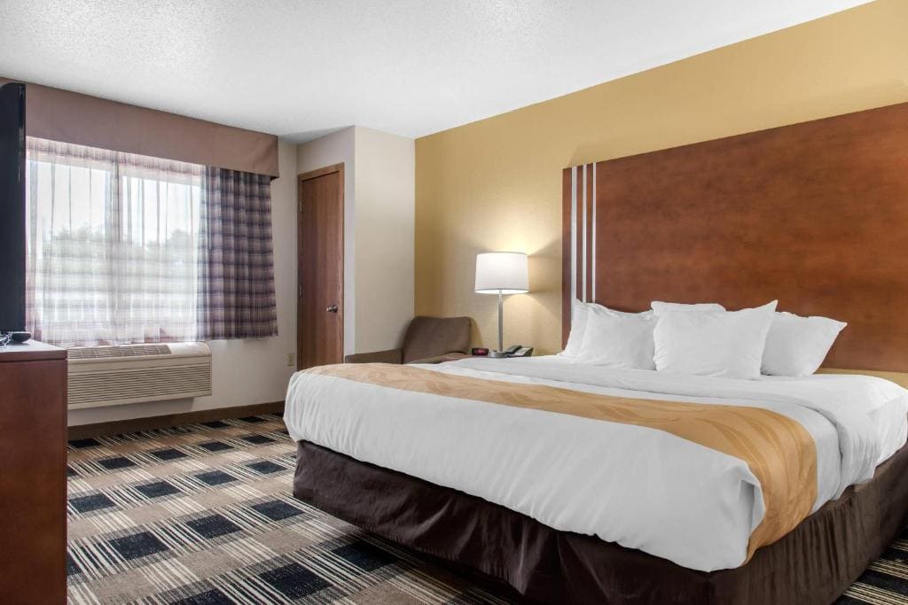 Queen Room - Non-Smoking room - Image 1