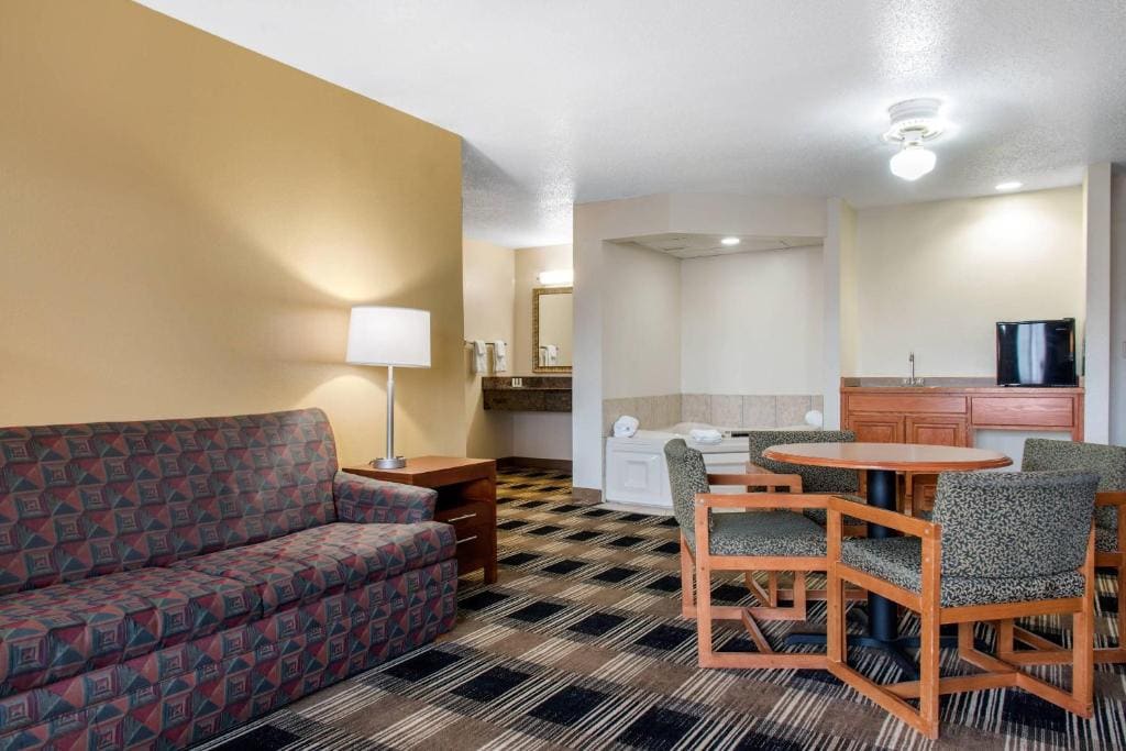Queen Room - Non-Smoking room - Image 3