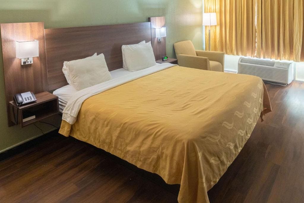 Standard King Room - Non-Smoking room - Image 1