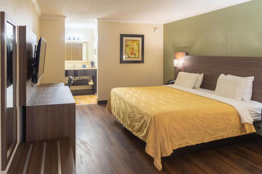 Standard King Room - Non-Smoking room - Image 2