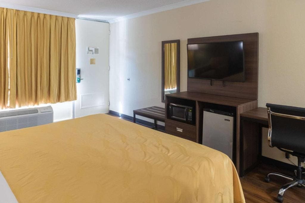 Standard King Room - Non-Smoking room - Image 3