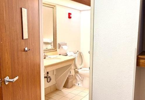 Deluxe King Room - Non-Smoking room - Image 2
