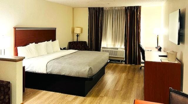 Deluxe King Room - Non-Smoking room - Image 1