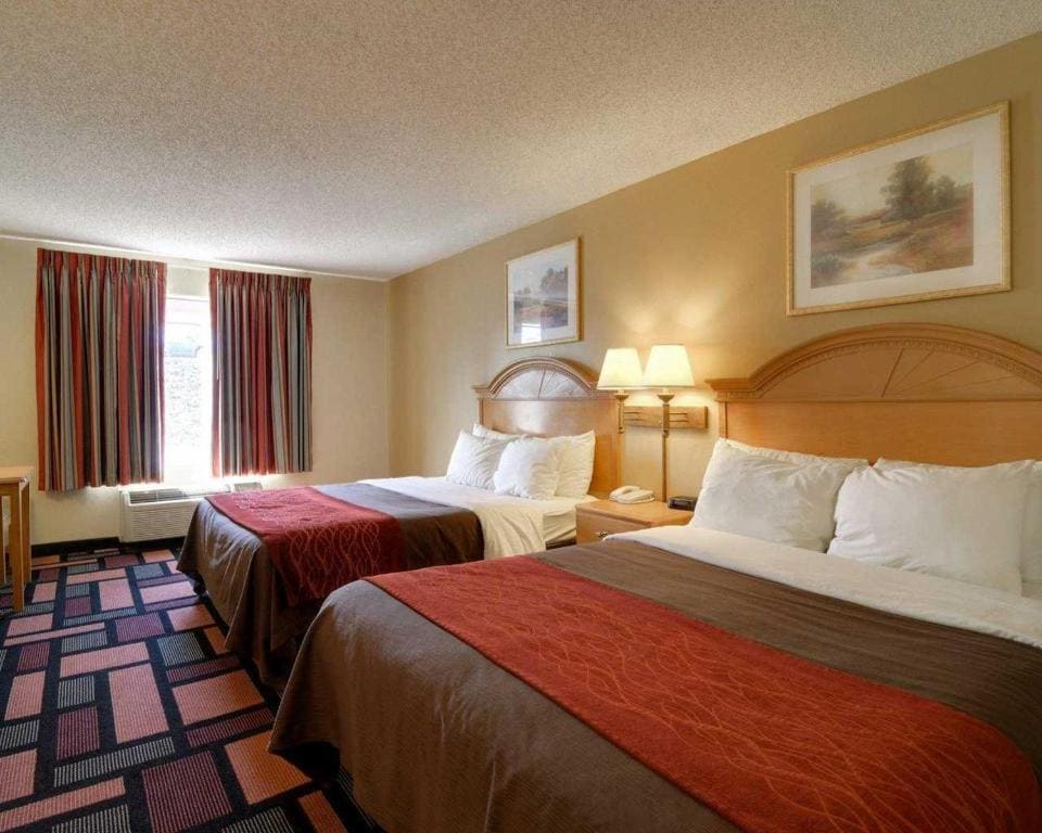 Quadruple Room with Two Queen Beds - Smoking room - Image 1