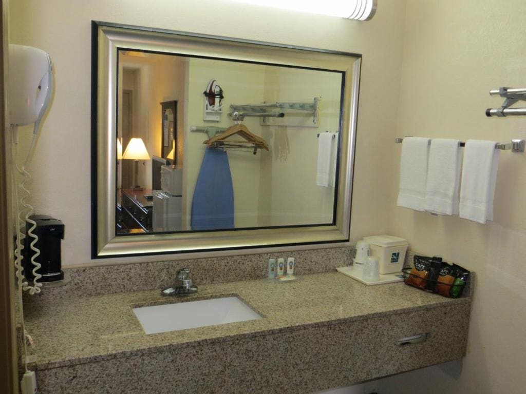King Room - Non-Smoking room - Image 3