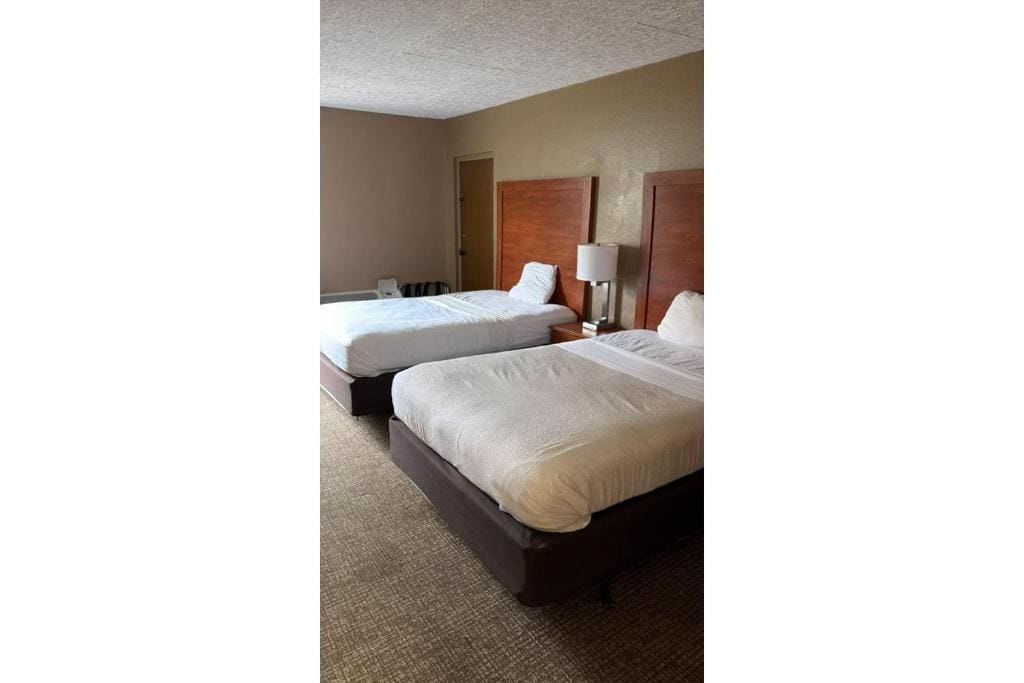 Double Bed Non-Smoking room - Image 2