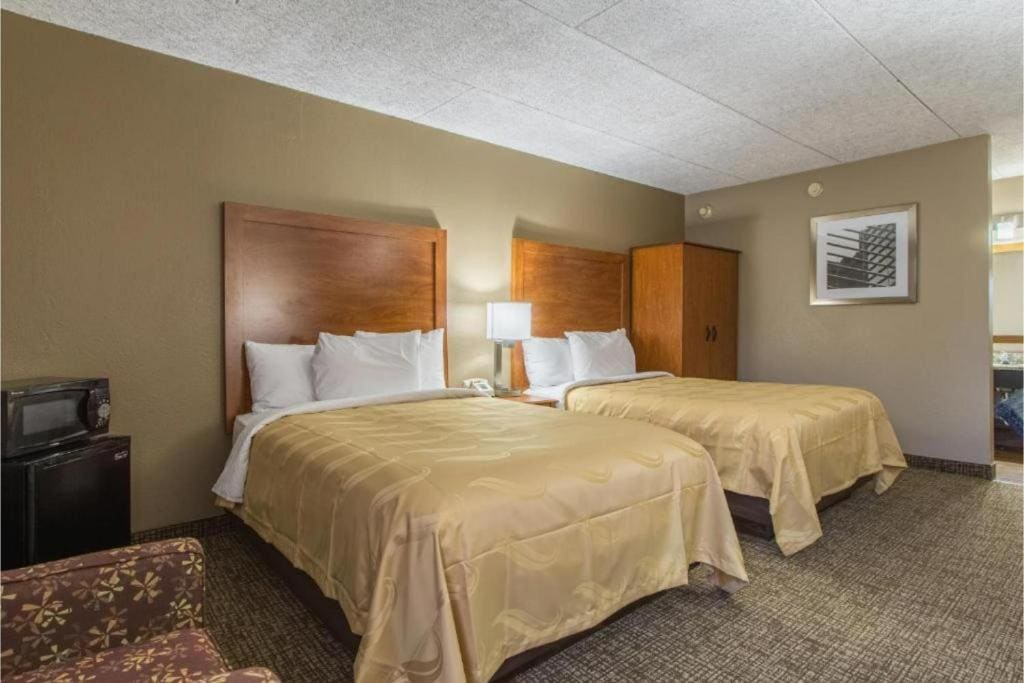 Double Bed Non-Smoking room - Image 3