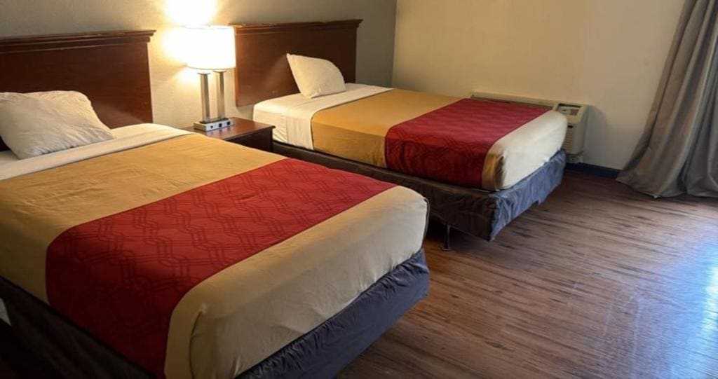 Double Bed Smoking room - Image 3