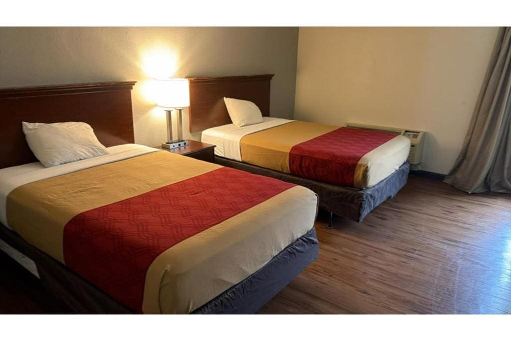 Double Bed Smoking room - Image 1