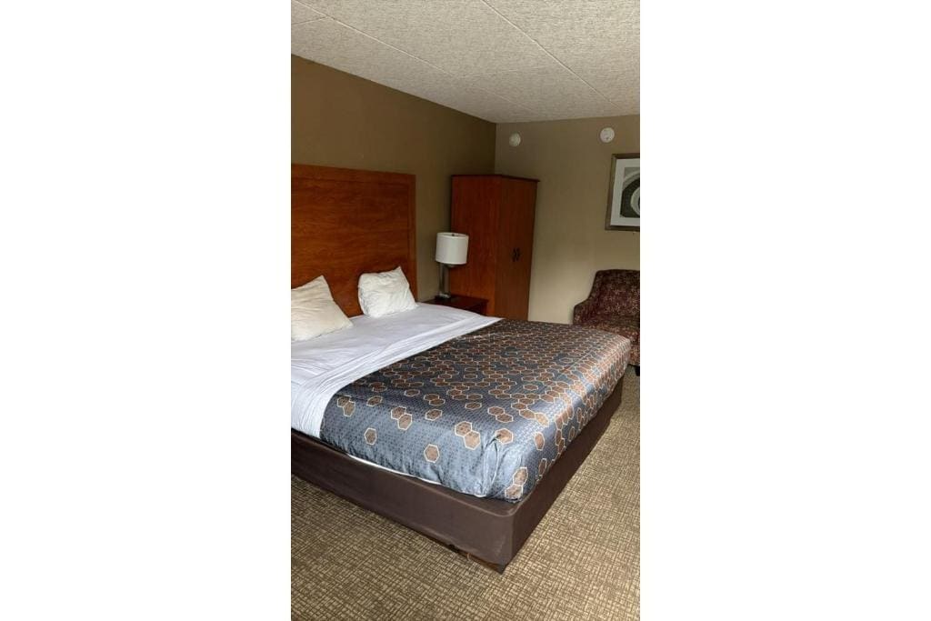 King Bed Non-Smoking room - Image 1