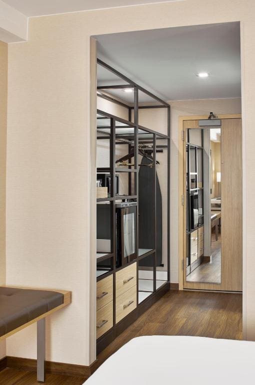 Queen Room with Two Queen Beds and Bathtub - Mobility Access/Hearing Accessible room - Image 2