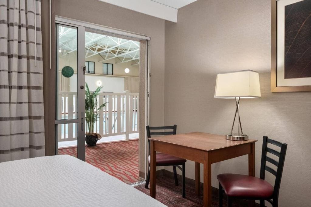 Poolside Queen Room with Two Queen Beds - Non-Smoking room - Image 1