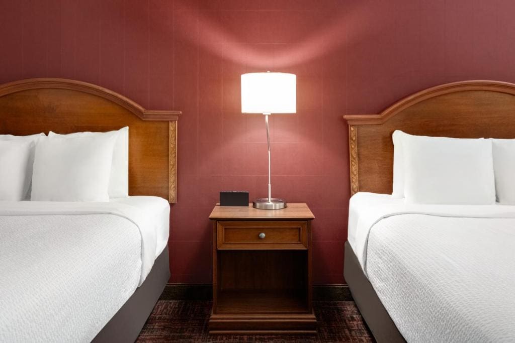 Queen Room with Two Queen Beds and Roll-in Shower - Mobility Accessible/Non-Smoking room - Image 1