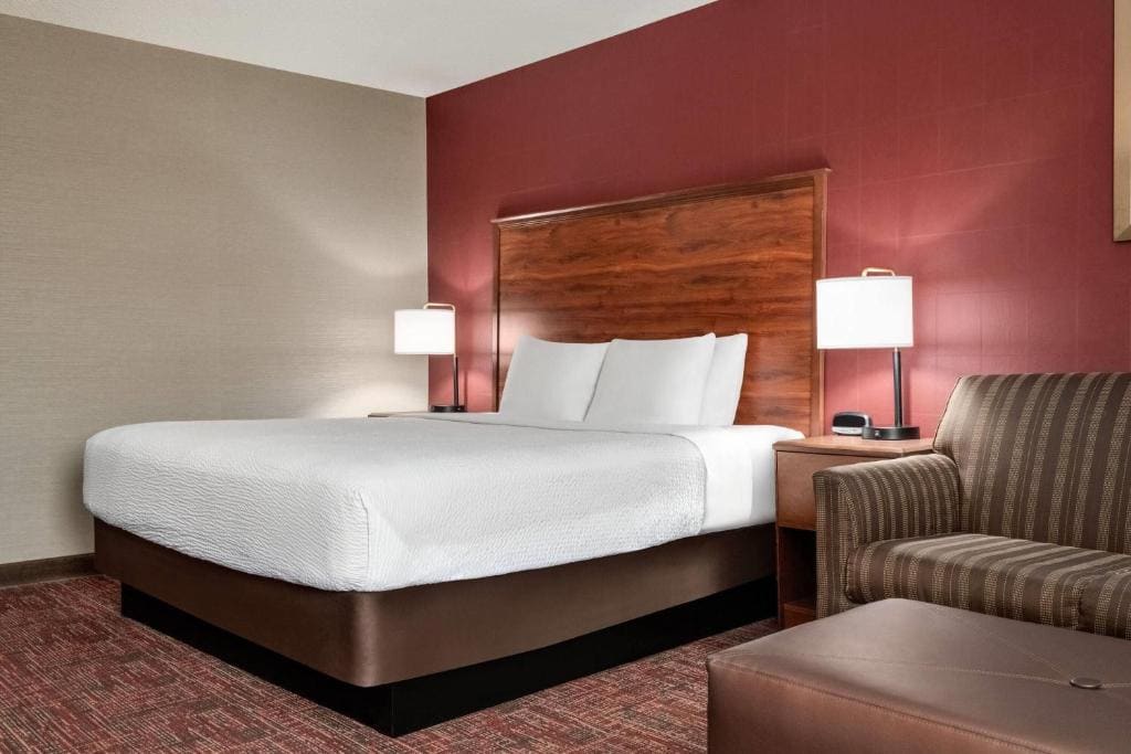 Deluxe King Room, Non-Smoking room - Image 2
