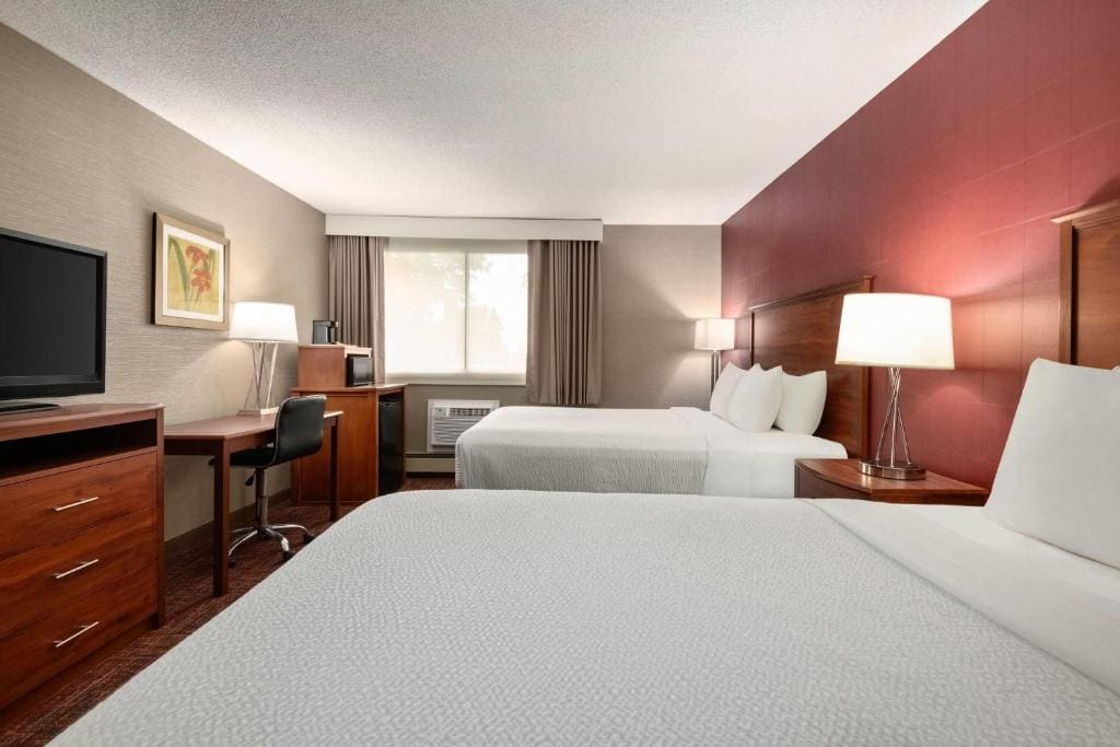 Twin Room with 2 Queen Beds, Non-Smoking room - Image 2