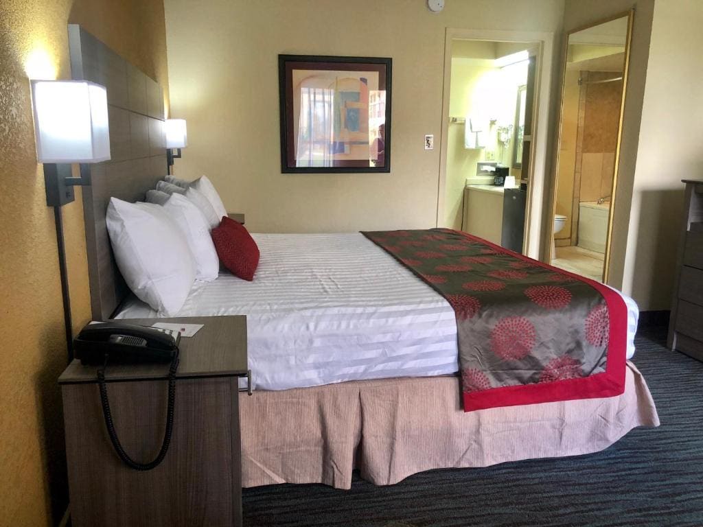 King Room - Non-Smoking room - Image 1