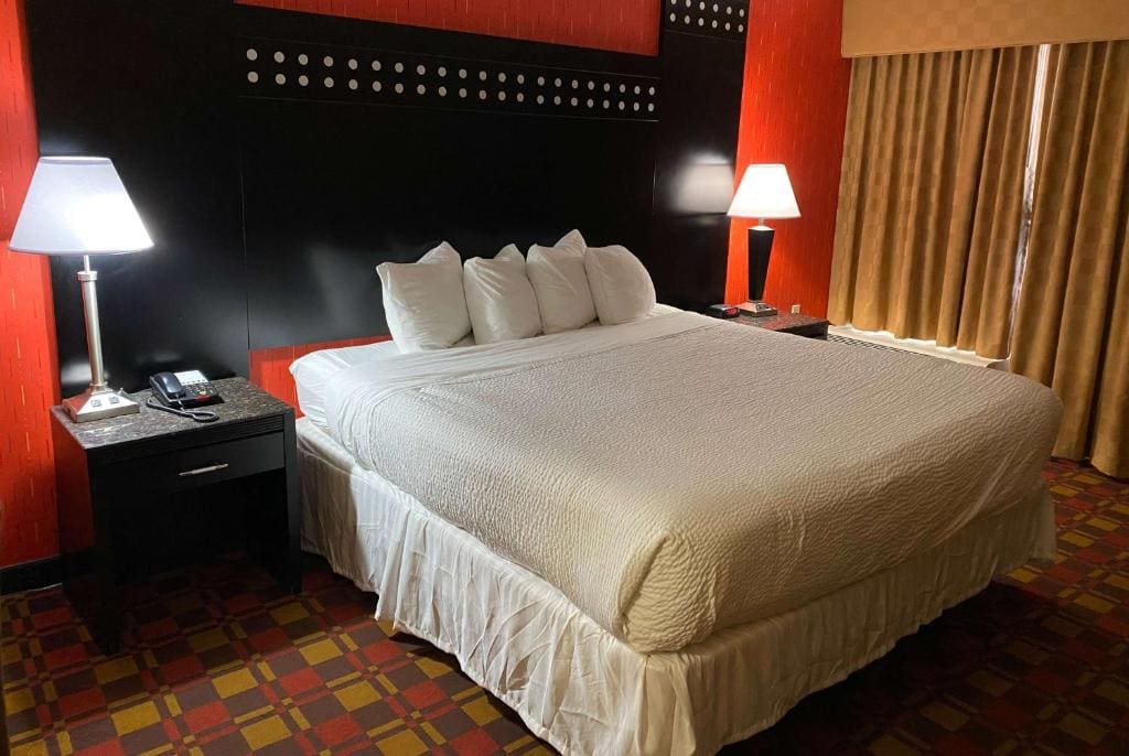 King Room - Non-Smoking room - Image 1
