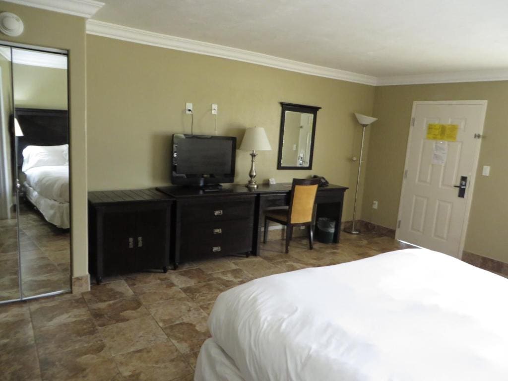 King Room - Non-Smoking room - Image 3