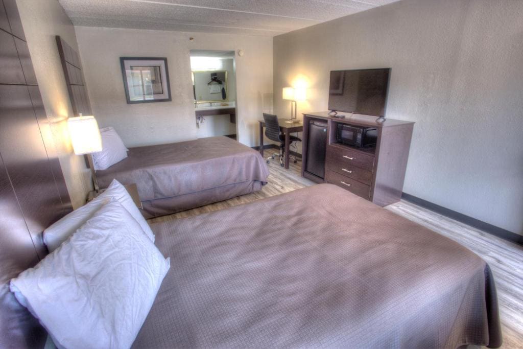 King Suite - Non-Smoking room - Image 2
