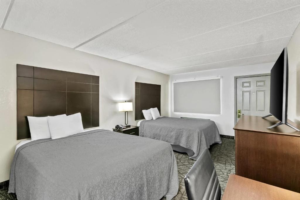 King Suite - Non-Smoking room - Image 3