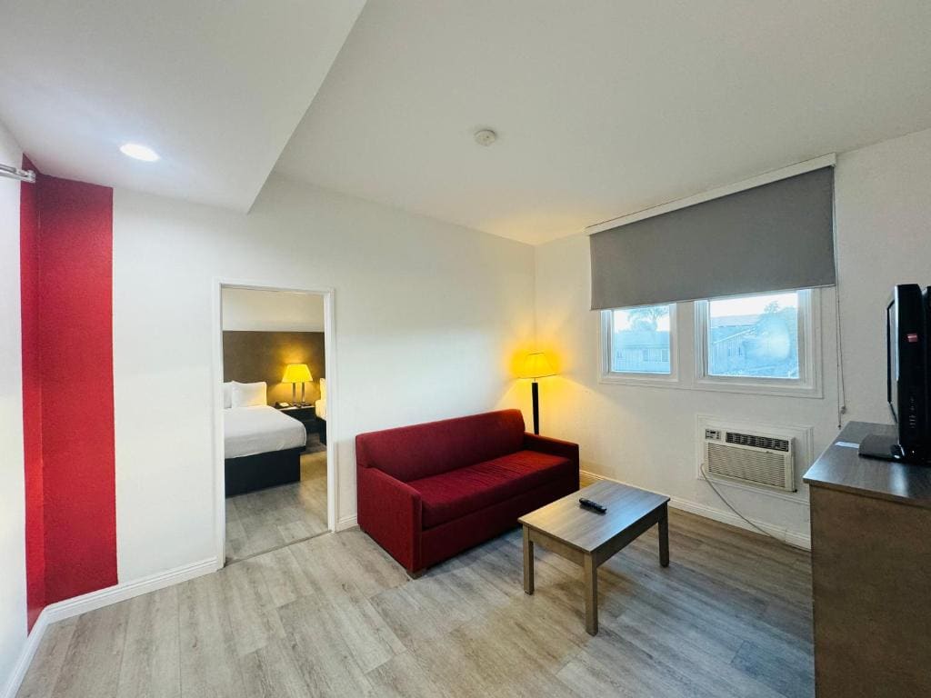 One-Bedroom Suite with Two Queen Beds - Non-Smoking room - Image 2