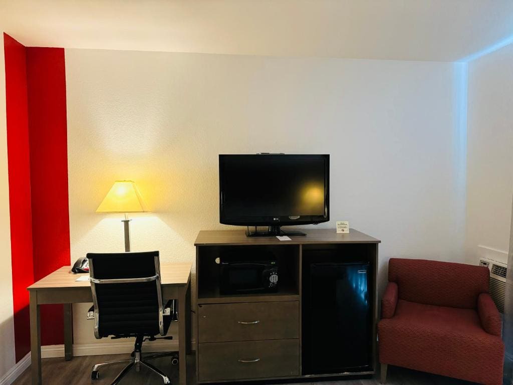 King Room with Harbor View - Non-Smoking room - Image 3